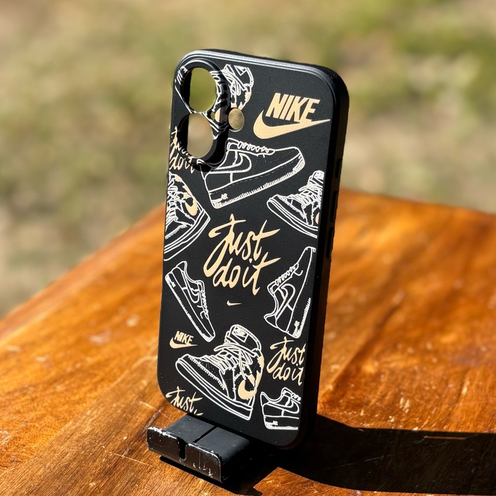Phone case for iPhone 16 Black & Gold trim 💥💥🚨📲